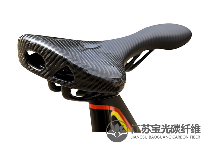 碳纤维的自行车鞍座.jpg